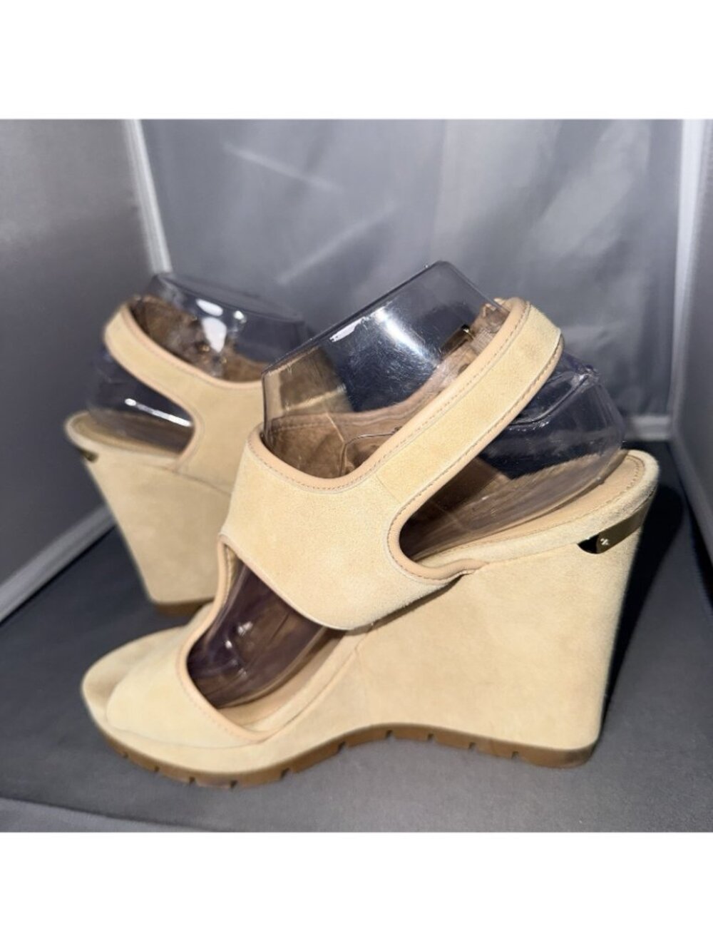 Michael Kors Tan Suede Wedge Sandals Gold Hardware Platform Heels Buckle Strap - Picture 2 of 7